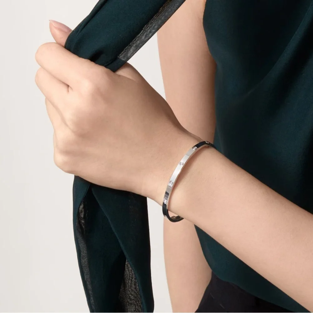 Elegant‎ Silver Bracelet